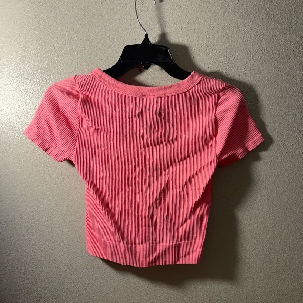 Pink Ribbed V-Neck Crop Top - Picture 2 of 3